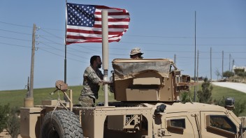 Proiránske milície v Sýrii ostreľovali americkú armádu, tá paľbu opätovala