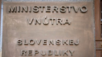 Na Slovensku chce vzniknúť viac ako tucet nových politických strán, potrebujú získať aspoň 10-tisíc podpisov
