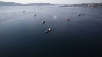Grécka pobrežná stráž vypálila varovné výstrely na loď v Egejskom mori