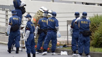 V Japonsku sa pokúsil upáliť muž. Mal protestovať proti štátnemu pohrebu zavraždeného expremiéra Abeho