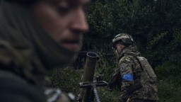 ONLINE: Niektorí mobilizovaní Rusi dostali hrdzavé zbrane. Každý deň zomrie zhruba 50 ukrajinských vojakov, tvrdí Zelenskyj
