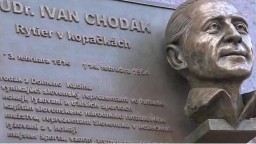 V rodisku Ivana Chodáka odhalili pamätnú tabuľu. Svoje pôsobenie v športe neskôr vymenil za medicínu
