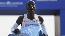Kenský vytrvalec Kipchoge prekonal vlastný svetový rekord v maratóne