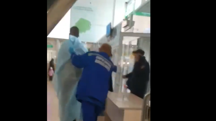 V Rusku sa na autobusovej stanici zapálil muž. Kričal, že nechce bojovať na Ukrajine