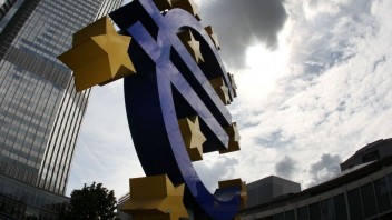 ECB pokračuje v sprísňovaní menovej politiky aj napriek spomaleniu ekonomickej aktivity