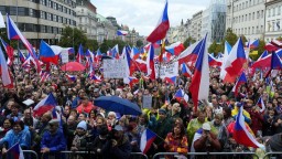FOTO: V Prahe sa uskutočnila protivládna demonštrácia, organizátori chceli vystúpenie z EÚ a NATO
