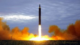 USA a ich spojenci pre hrozby jadrovými zbraňami pozornejšie sledujú vojenské kroky Kremľa