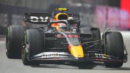 VC Singapuru vyhral Perez pred Leclercom, Verstappen skončil na siedmom mieste