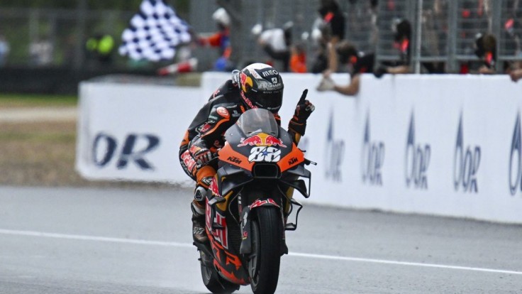 MotoGP: Premiérovú VC Thajska vyhral Oliveira, úradujúci majster sveta skončil na 17. mieste