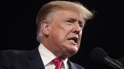 Trump zažaloval spravodajskú sieť CNN za ohováranie, žiada stámiliónové odškodné