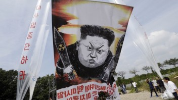 Severná Kórea odpálila balistickú strelu ponad Japonsko. Tokio, Južná Kórea a USA prisľúbili odpoveď