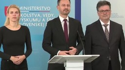 TB predsedu vlády E. Hegera spolu s novovymenovaným ministrom školstva J. Horeckým