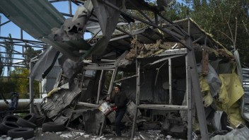 Kuleba obvinil Moskvu z vojnových zločinov, ruské útoky sú zamerané proti energetike Ukrajiny