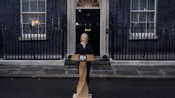 Britskí poslanci sa pokúsia zosadiť premiérku Trussovú, tvrdí denník Daily Mail