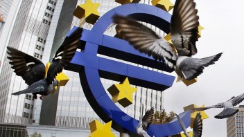Záujem o úvery v eurozóne klesá. Očakáva sa aj ďalšie sprísnenie prístupu k pôžičkám