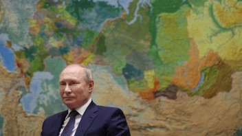 Putin varoval, že Kyjev chce použiť špinavú bombu. Šojgu obvoláva ministrov