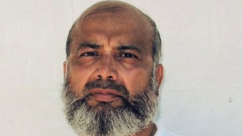 Z väznice Guantánamo pustili najstaršieho väzňa. Oslobodený Pakistanec sa vrátil do vlasti