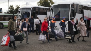 Rusko plánuje presun ľudí z Chersonskej oblasti. Evakuačná zóna už zahŕňa aj Novú Kachovku