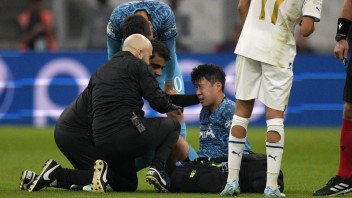 Kórejský futbalista Son Heung-Min musí podstúpiť operáciu, jeho štart na MS je otázny