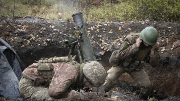Ukrajina hlási ťažké boje v Donbase, cieľom ruských útokov sú mestá Bachmut, Soledar a Avdijivka