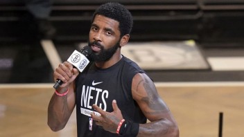 Nike pre antisemitizmus prerušila spoluprácu s Irvingom, NBA ho suspendovala