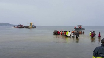 Dopravné lietadlo v Tanzánii sa počas búrky zrútilo do Viktóriinho jazera, hlásia 19 obetí