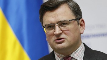 Ukrajinská strana víta odchod ruských vojsk z Chersonu, Kuleba to nazval dôležitým úspechom
