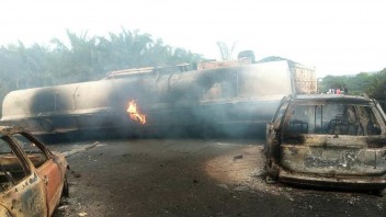 V Nigérii vybuchla cisterna s benzínom, zahynulo 12 ľudí