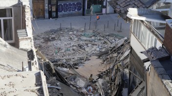 Zrútenie dvoch budov vo francúzskom Lille si vyžiadalo jednu obeť