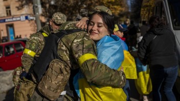 Podľa agentúry Unian získala Ukrajina späť už polovicu území, ktoré obsadili Rusi od začiatku vojny