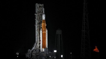 NASA zahájila misiu Artemis. Raketa SLS odštartovala k Mesiacu