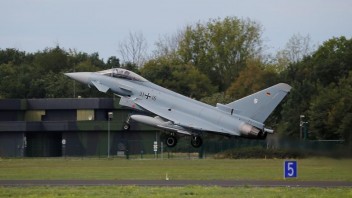 Nemecko ponúka Poľsku pomoc stíhačiek Eurofighter. Hliadkovali by nad vzdušným priestorom