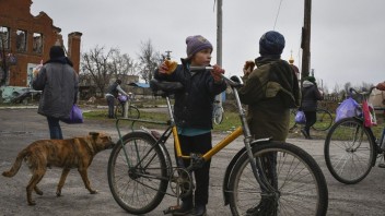 ONLINE: Kvôli vojne zomrelo už vyše 400 ukrajinských detí, obnoviť ukrajinskú energetickú infraštruktúru pomáha Španielsko