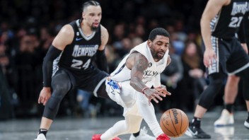 NBA: Úspešný návrat Irvinga do Brooklynu, prvé víťazstvo Golden State Warriors na palubovke súpera