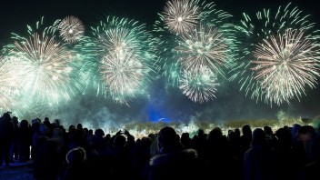 Ruské regióny rušia oslavy Nového roka, denník Kommersant to spája s vojnou