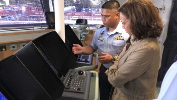 Americká viceprezidentka navštívila filipínsky ostrov v oblasti, na ktorú si robí nároky Čína