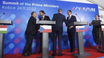 Premiéri V4 pomôžu Maďarsku s migráciou, chcú chrániť vonkajšie hranice