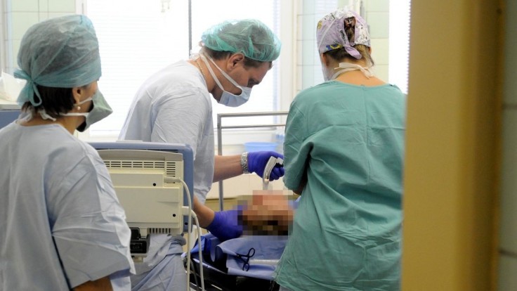 Operácia potme? V kyjevskej nemocnici pre ruský útok lekári operovali srdce za svetla baterky