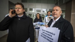 Slovenská lekárska komora ponúkla Hegerovi mediovanie rokovaní vlády a LOZ