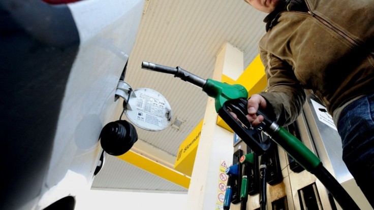 Ceny motorových palív by mali naďalej klesať, zhodli sa analytici