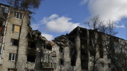 Rusko odpálilo na Ukrajinu už 16-tisíc striel, prevažne na civilné ciele, tvrdí ukrajinský minister obrany