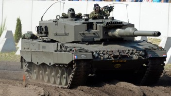 Slovensko dodalo Ukrajine 30 pásových transportérov, od Nemecka za to získa bojové tanky