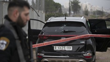 V Predjordánsku vrazilo auto do vojačky. Vodiča na úteku podľa médií polícia smrteľne postrelila