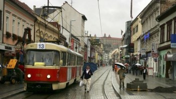 Násilie na Obchodnej ulici v Bratislave. Po útoku museli zranenému privolať záchranku