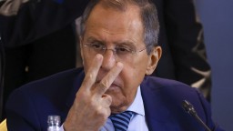Západ tlačí Ukrajinu do konfliktu s Ruskom, uviedol šéf ruskej diplomacie Lavrov