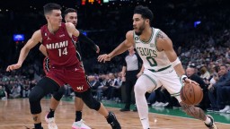 NBA: Boston Celtics potvrdil prvé miesto vo Východnej konferencii. Porazil Miami Heat