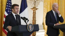 USA a EÚ sa skoordinujú v oblasti klímy a energetiky, vyhlásili Biden a Macron