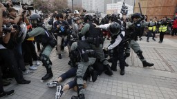 Čína po protestoch zaviedla nevídanú úroveň cenzúry, tvrdí The Guardian