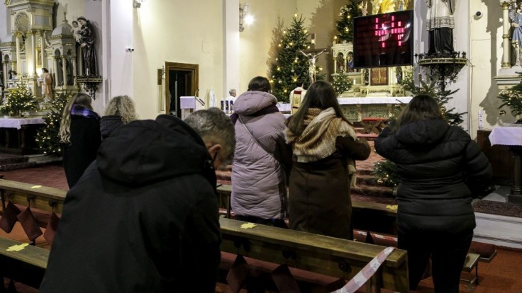 Studené misy a čierny čaj. Poľský kňaz poúčal veriacich, čím ho majú pohostiť, keď im príde po Vianociach požehnať