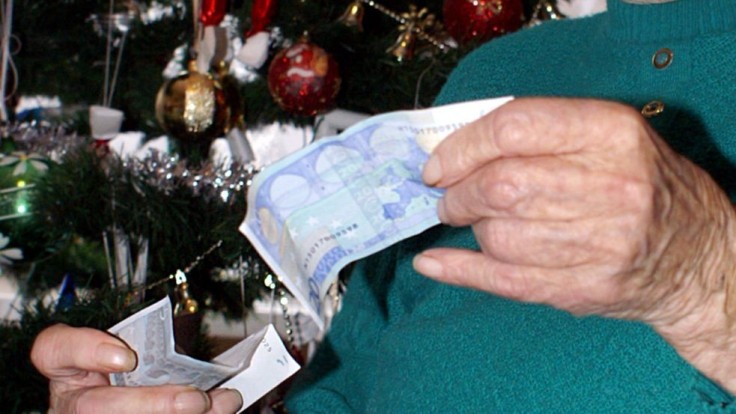 Seniorka vyhodila z okna takmer 30-tisíc eur. Naletela telefonickým podvodníkom